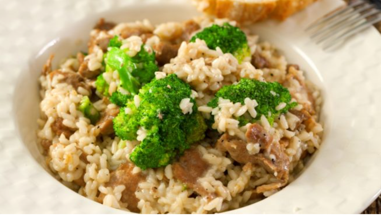 SALTEADO DE BROCOLI Y POLLO CON ARROZ